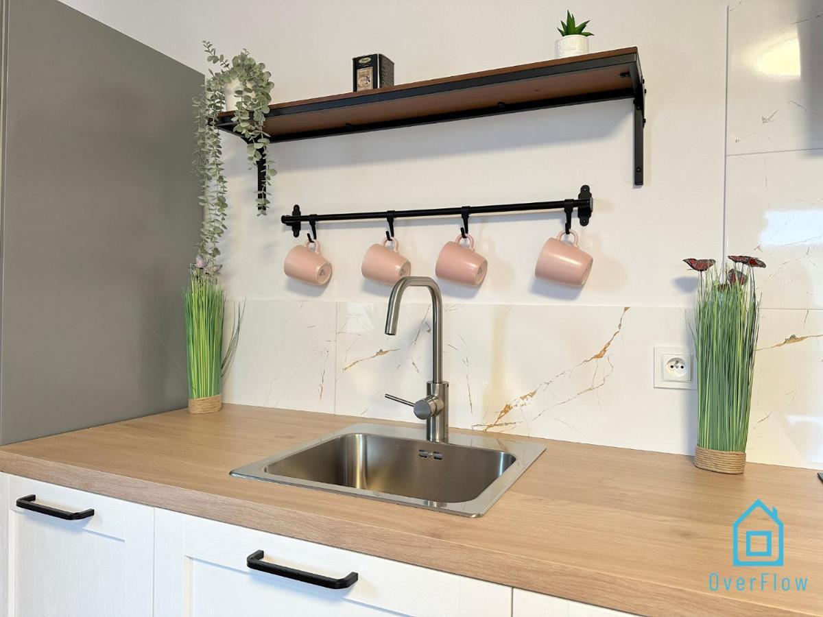 Hel Apartment- Tranquil Retreat, 15 Minutes To The Sea & Gdansk Center *