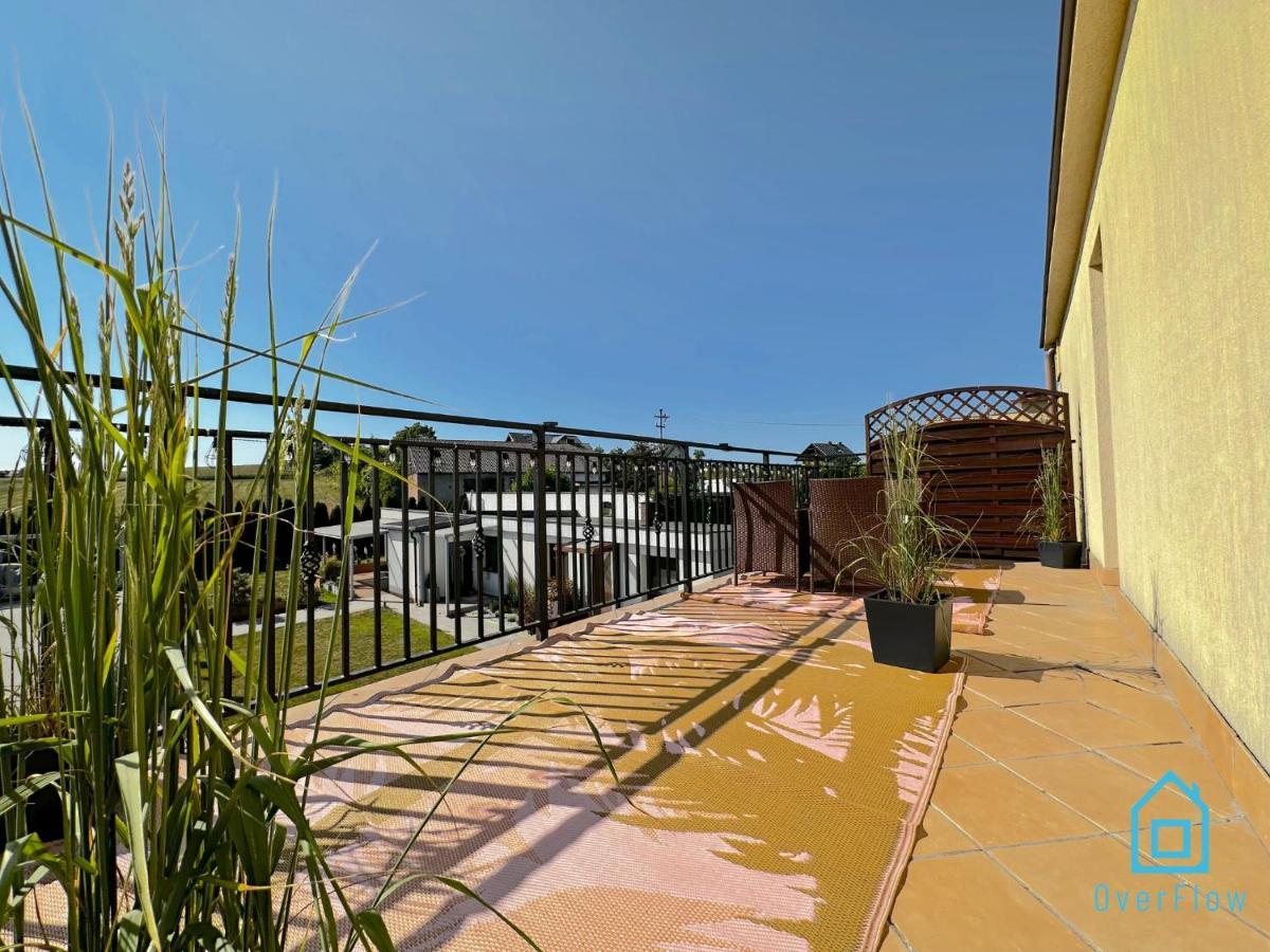 Hel Apartment- Tranquil Retreat, 15 Minutes To The Sea & Gdansk Center