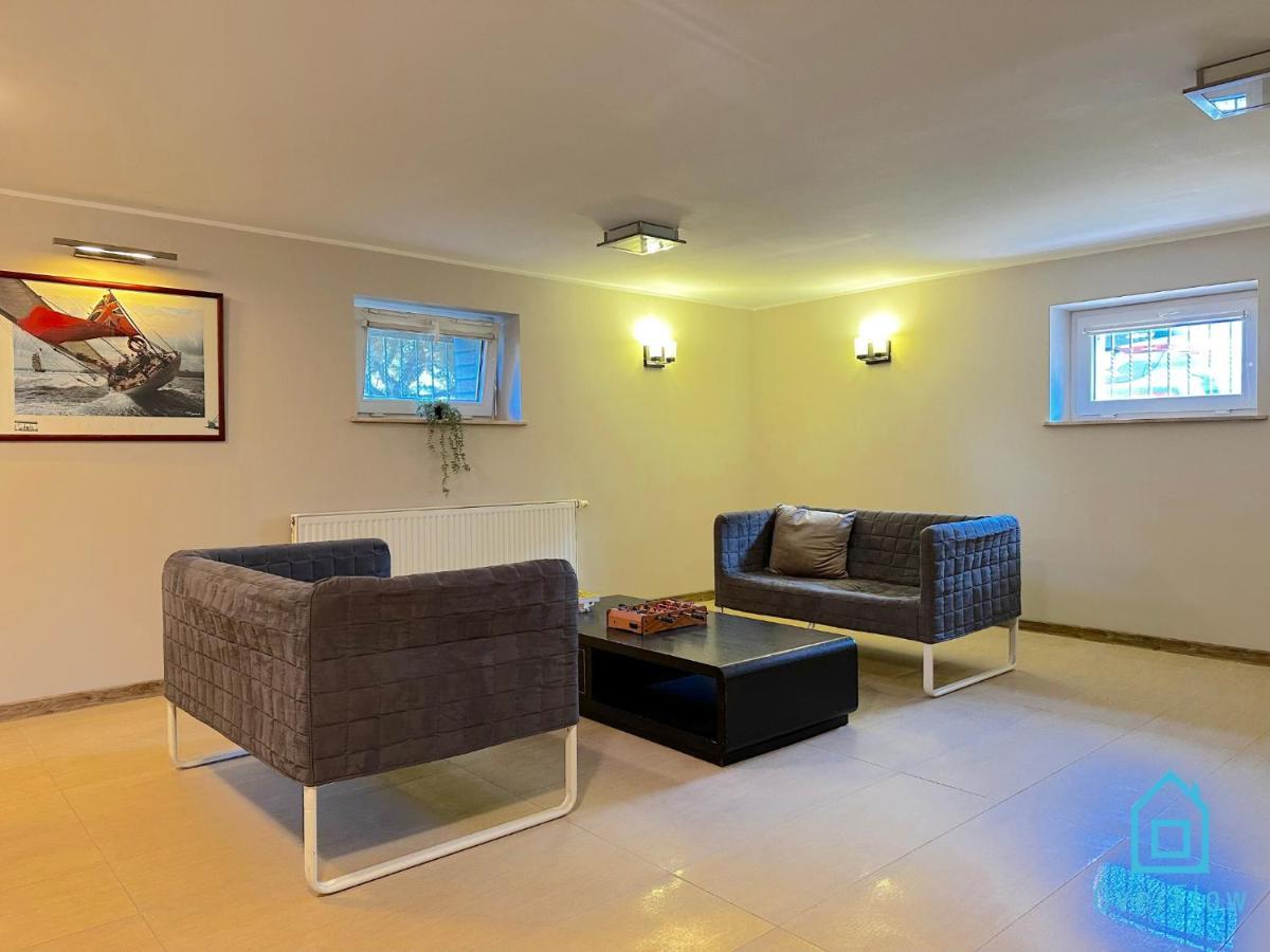 Hel Apartment- Tranquil Retreat, 15 Minutes To The Sea & Gdansk Center